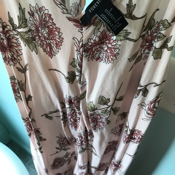 NWT Gorgeous midi handkerchief dress - Picture 5 of 8